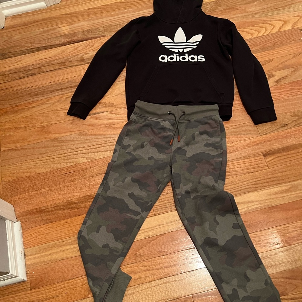 Adidas sm trefoil black and white hoodie and cat and jack camouflage Joggers 6/7